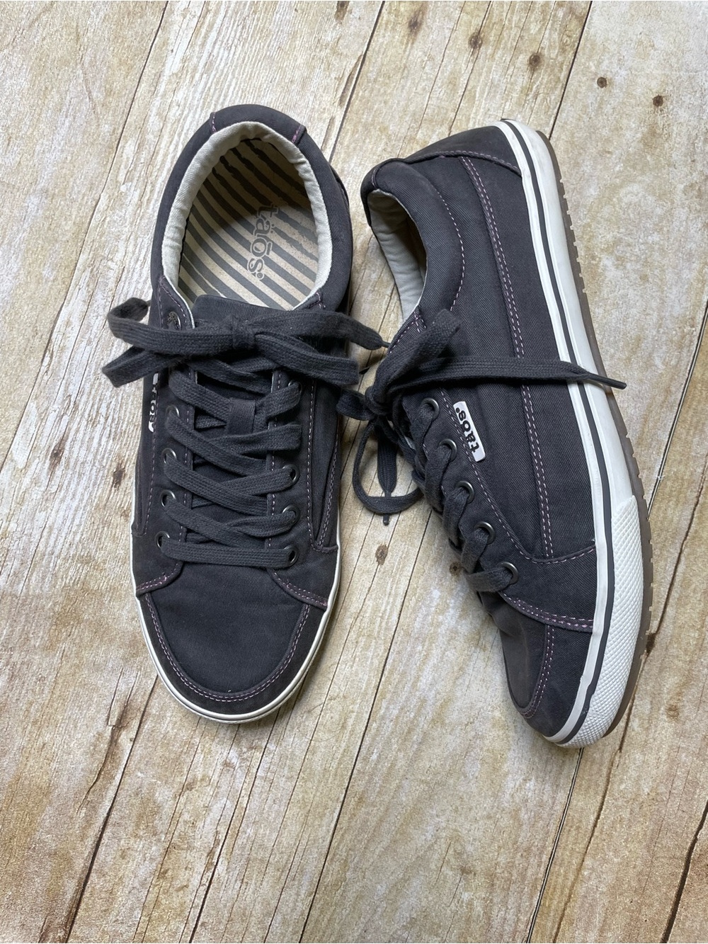 Taos Moc Star Women’s Low Top Canvas Sneakers